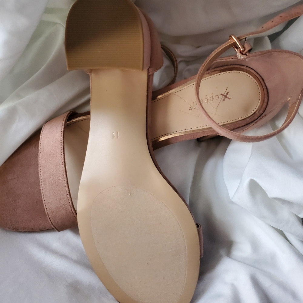 Women's shoes - Picture 2 of 2